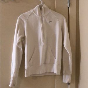 White Nike half zip sweater🤍